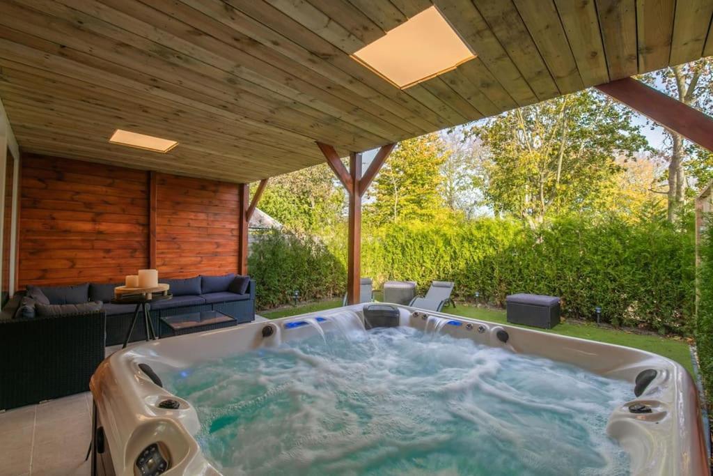 Wellness Studio Tiel Met Sauna En Jacuzzi エクステリア 写真